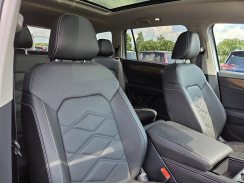Used 2026 Volkswagen Atlas SE w/ Panoramic Sunroof Package FWD image 32