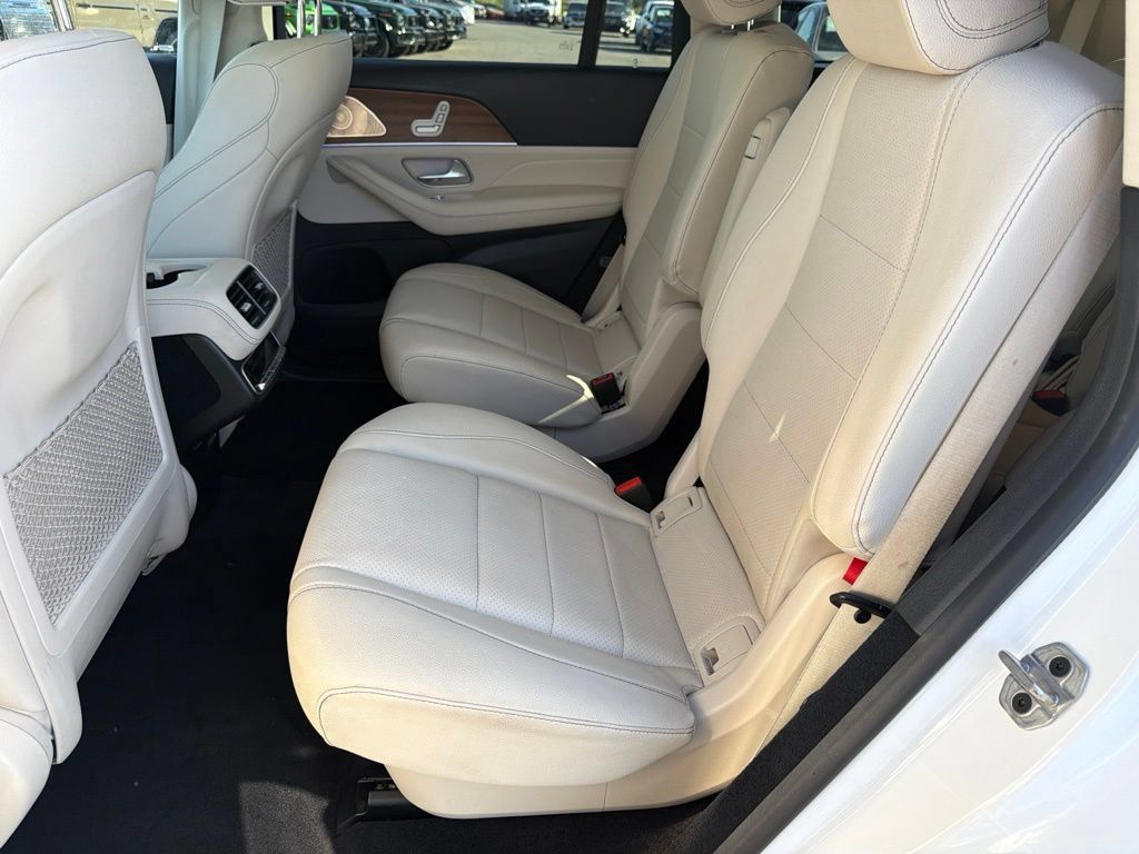 Used 2024 Mercedes-Benz GLS 450 4MATIC image 34