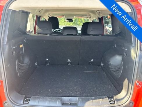 Used 2019 Jeep Renegade Altitude w/ Quick Order Package 2XM AWD/4WD image 9
