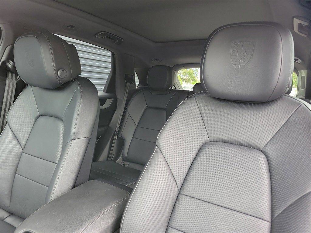 Certified 2025 Porsche Cayenne AWD/4WD image 5