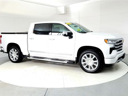 Used 2024 Chevrolet Silverado 1500 High Country w/ High Country Premium Package image 7