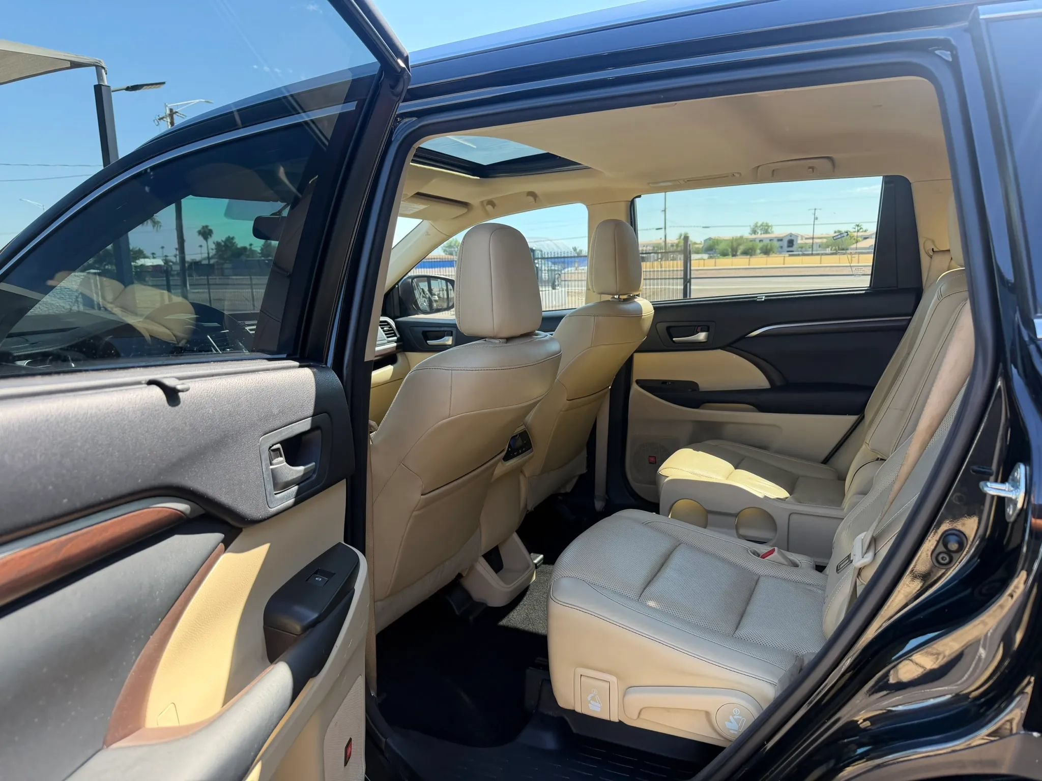 Used 2015 Toyota Highlander Limited AWD/4WD image 23
