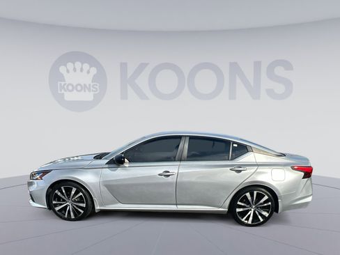 Used 2020 Nissan Altima 2.5 SR image 2