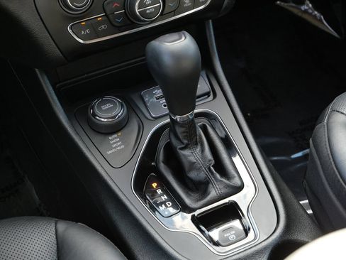 Used 2020 Jeep Cherokee Limited AWD/4WD image 19