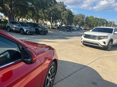 Used 2025 Volkswagen Jetta SE w/ Sunroof Package image 30