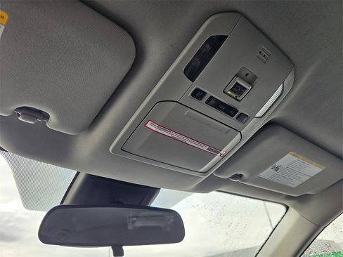 Used 2023 Toyota Highlander LE image 28