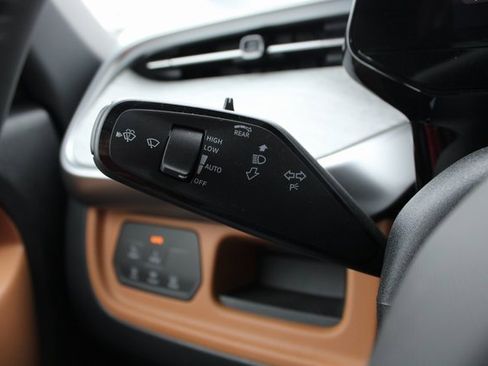 New 2025 Volkswagen ID. Buzz Pro S Plus image 14