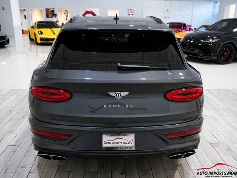 Used 2021 Bentley Bentayga image 18