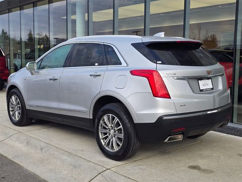 Used 2017 Cadillac XT5 Luxury image 3