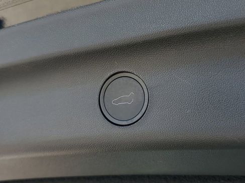 Used 2023 Tesla Model Y Performance image 10