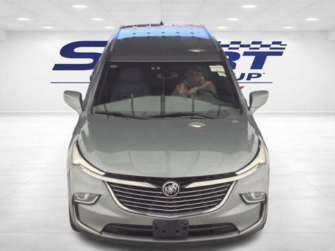 Used 2023 Buick Enclave Essence image 2