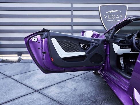 Used 2024 Lamborghini Huracan EVO image 31