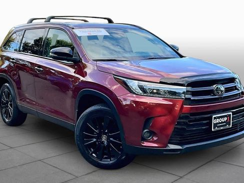 Used 2019 Toyota Highlander SE w/ Nightshade Edition AWD/4WD image 3