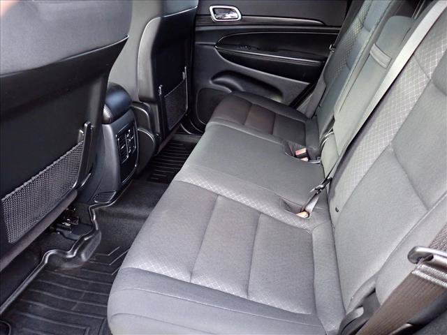 Used 2019 Jeep Grand Cherokee Laredo AWD/4WD image 9