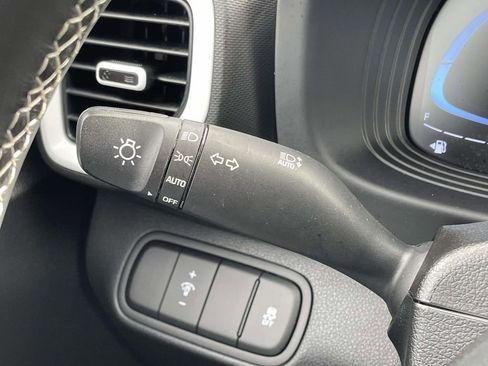 Certified 2024 Hyundai Venue Limited image 11