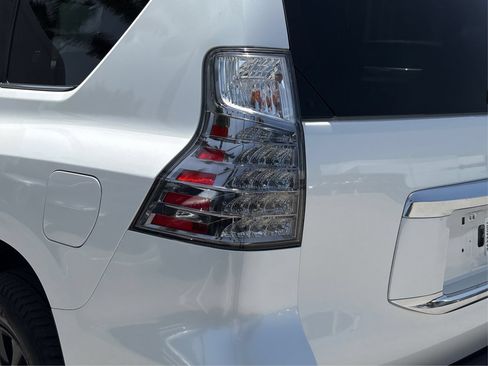 Used 2023 Lexus GX 460 Premium w/ Premium Package AWD/4WD image 15