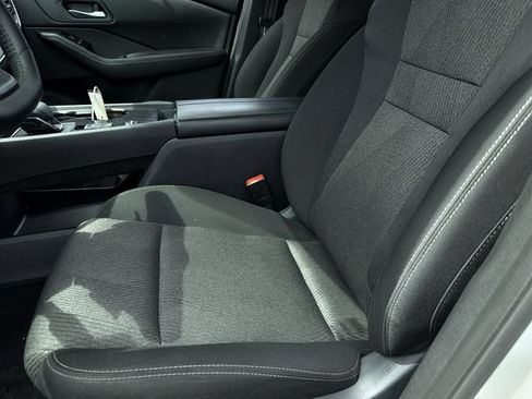 Used 2025 Nissan Rogue SV FWD image 9