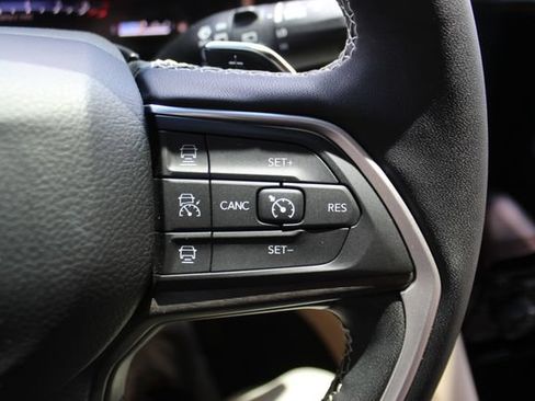 Used 2025 Jeep Grand Cherokee L Limited w/ Luxury Tech Group II AWD/4WD image 16