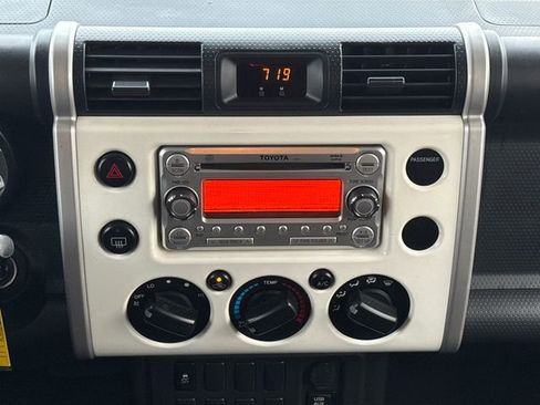 Used 2014 Toyota FJ Cruiser 4WD w/ Convenience Package image 11
