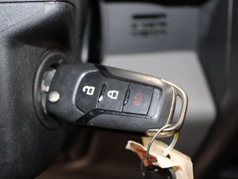 Used 2015 Ford F150 XLT AWD/4WD image 41