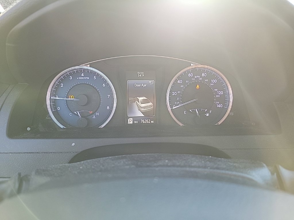 Used 2017 Toyota Camry XLE w/ Moonroof Package FWD image 12