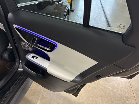 Used 2025 Mercedes-Benz GLC 300 4MATIC image 21