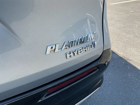 Used 2022 Toyota Sienna Platinum AWD/4WD image 10