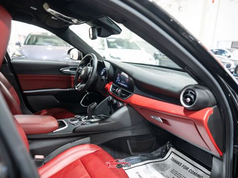 Used 2020 Alfa Romeo Giulia w/ Nero Edizione RWD image 15
