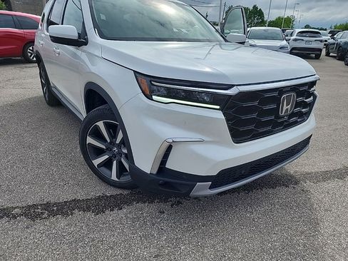 Used 2023 Honda Pilot Touring image 10
