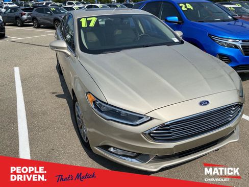 Used 2017 Ford Fusion SE FWD image 1