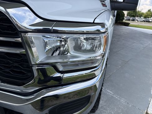 Used 2024 RAM 2500 Tradesman w/ Chrome Appearance Group AWD/4WD image 5