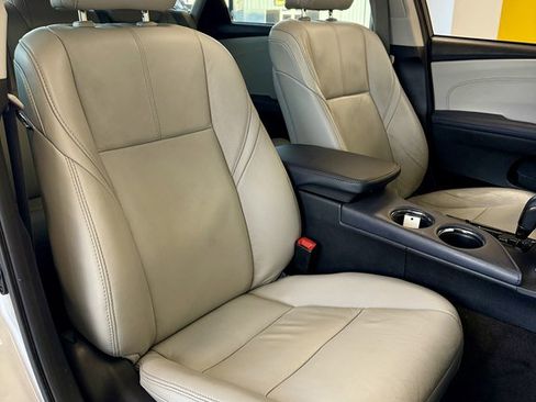 Used 2013 Toyota Avalon image 16