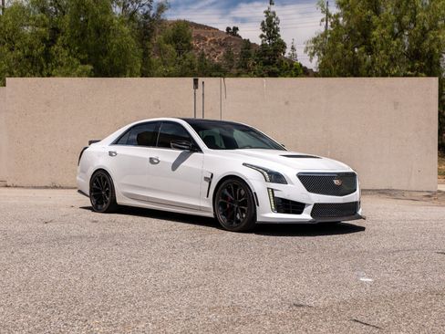 Used 2019 Cadillac CTS V w/ Carbon Fiber Package RWD image 3