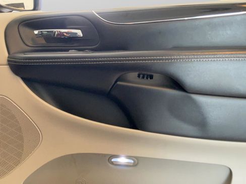 Used 2019 Dodge Grand Caravan SXT FWD image 33