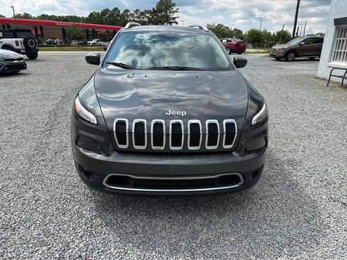 Used 2017 Jeep Cherokee Limited w/ Luxury Group FWD image 8