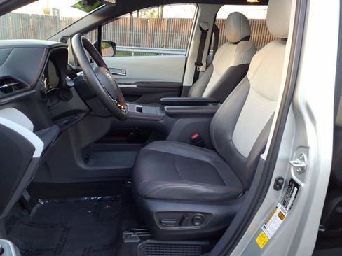 Used 2022 Toyota Sienna XSE w/ XSE Plus Package AWD/4WD image 21