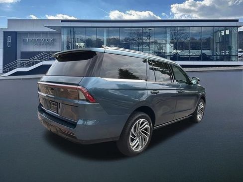 New 2027 Lincoln Navigator Reserve AWD/4WD image 8