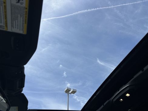 Used 2025 Jeep Wrangler Unlimited Rubicon w/ Convenience Group image 36