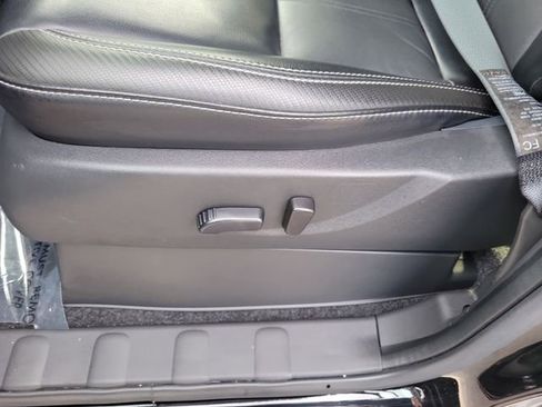 Used 2024 Nissan Frontier SL w/ Technology Package image 12