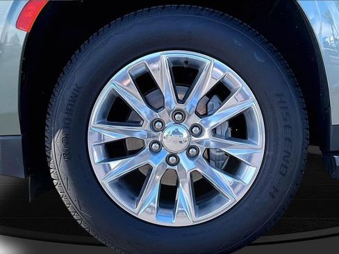 Used 2023 Chevrolet Suburban Premier image 33