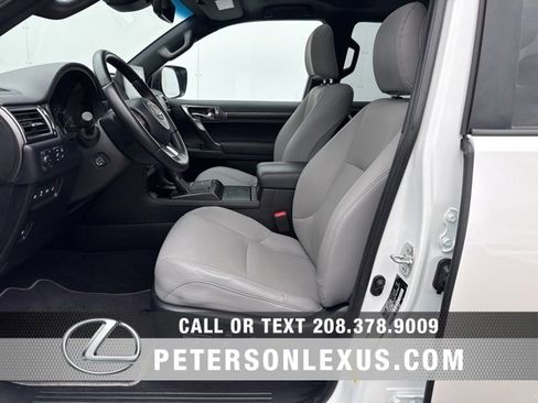 Used 2023 Lexus GX 460 image 24