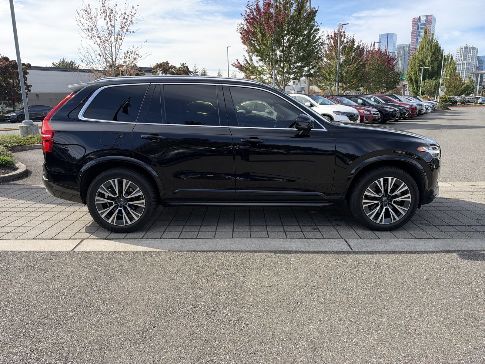 Used 2020 Volvo XC90 T5 Momentum w/ Protection Package Premier AWD/4WD image 5