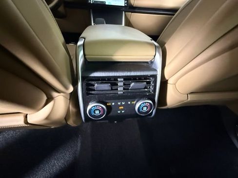 Used 2025 Land Rover Range Rover SE AWD/4WD image 34