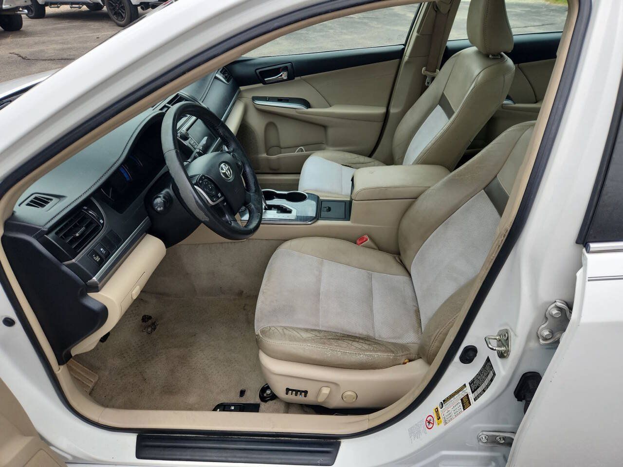Used 2014 Toyota Camry XLE w/ Leather Package FWD image 8