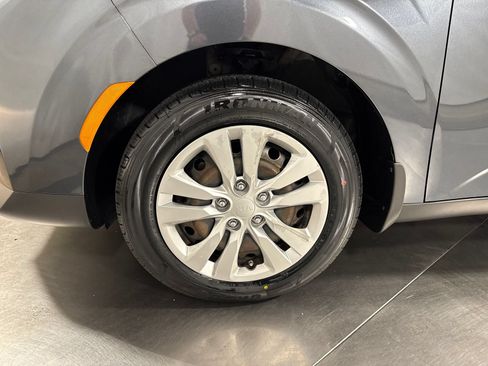 Used 2020 Kia Soul LX FWD image 2