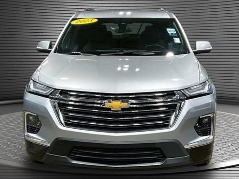 Used 2023 Chevrolet Traverse LT FWD image 2
