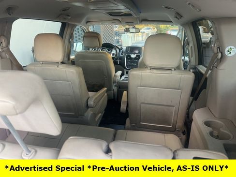 Used 2015 Chrysler Town & Country Touring image 28