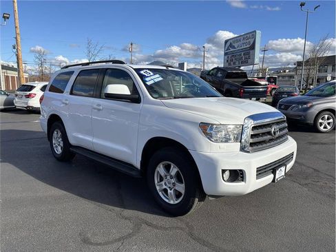 Used 2015 Toyota Sequoia SR5 image 7