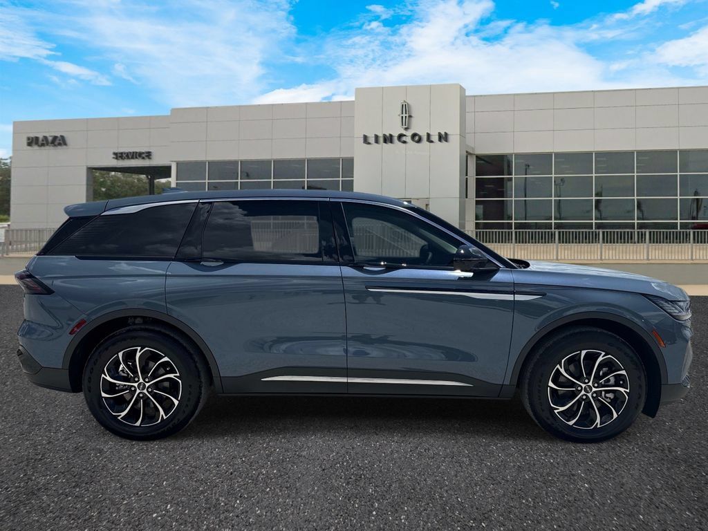 New 2026 Lincoln Nautilus Premier AWD/4WD image 2