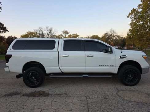 Used 2016 Nissan Titan SV image 6